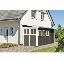 Abri de jardin en bois avec double porte et fenêtres sur une maison d''habitation