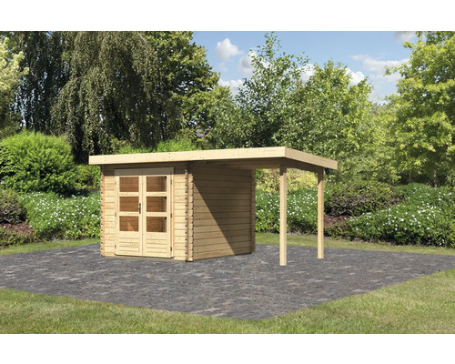 Abri de jardin Karibu Noorvik 4 avec toit en appentis 2 m 454 x 33 cm naturel Abri de jardin en bois avec terrasse couverte sur un sol pavé devant un paysage de jardin verdoyant.