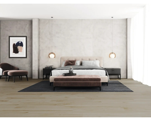 Schlafzimmer mit Doppelbett, Nachttischen, Teppich und Sitzmöbeln