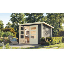 Abri de jardin moderne avec portes en verre ouvertes et mobilier de bureau dans le jardin.