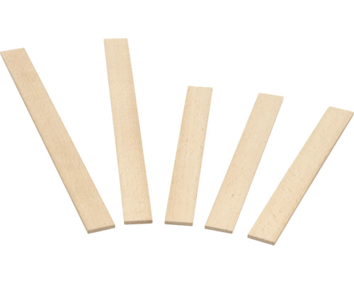 Fünf helle Holzleisten für Bauprojekte