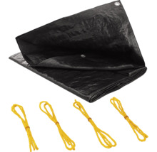 Schwarze Abdeckplane mit Ösen und gelben Spannseilen