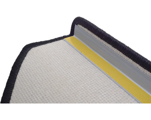 Gros plan d''un tapis avec profilé de protection des bords