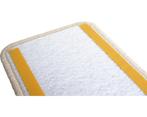 Teppichstufenmatte mit Klebestreifen zur Befestigung