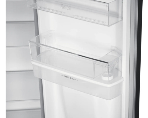 Innenansicht eines Kühlschranks mit Türablagen