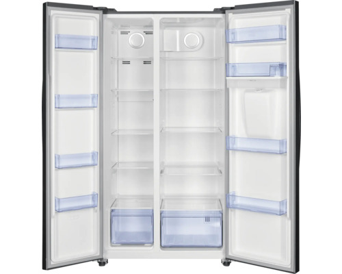 Geöffneter Side-by-Side Kühlschrank mit Regalen und Schubladen