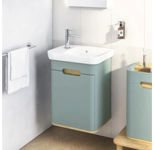 Salle de bains avec meuble sous-lavabo, lavabo et robinet