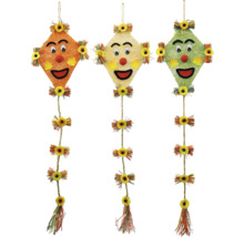 Dekorative Clown-Hänger mit Sonnenblumenverzierungen