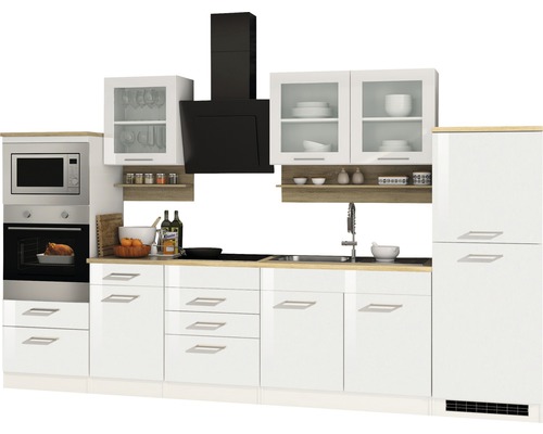 Cuisine complète avec appareils intégrés, hotte aspirante, armoires et évier.