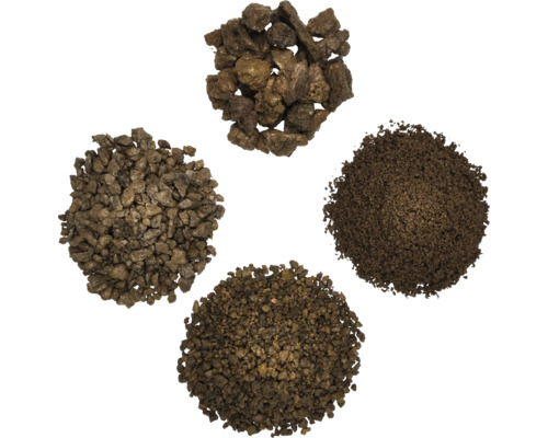 Vier Haufen verschiedener Pflanzgranulate in unterschiedlichen Körnungsgrößen