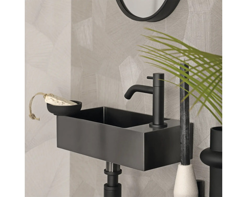 Modernes Badezimmer mit rechteckigem Waschtisch und Armatur