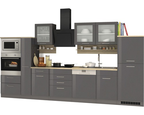 Cuisine complète avec appareils électriques, évier, hotte aspirante et éléments hauts