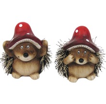 Deux figurines de jardin hérisson avec un chapeau de champignon se bouchant les oreilles