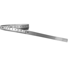 Mètre ruban en métal avec échelle de mesure jusqu''à 2 mètres