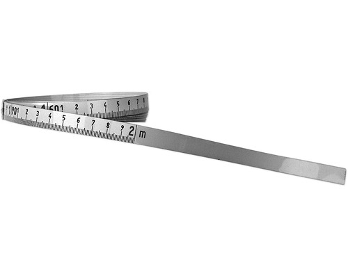 Mètre ruban en métal avec échelle de mesure jusqu''à 2 mètres
