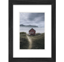 Gerahmtes Bild mit dem Motiv eines kleinen Hauses in einer Küstenlandschaft