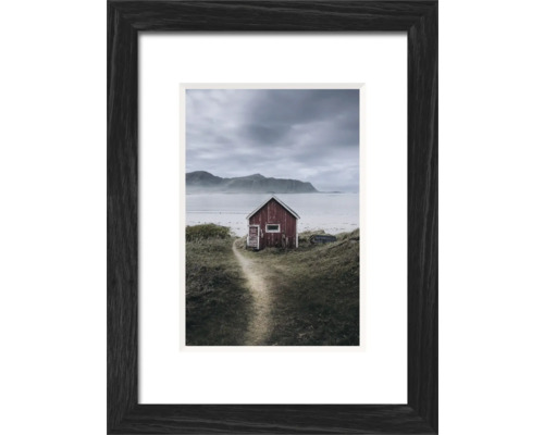 Gerahmtes Bild mit dem Motiv eines kleinen Hauses in einer Küstenlandschaft