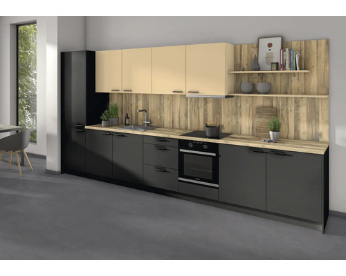 Moderne Küche mit Spüle, Herd, Backofen und Stauraum