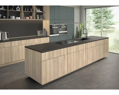 Moderne Küche mit Kücheninsel, Spüle und Kochfeld