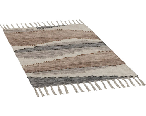 Gestrickter Teppich mit Fransen