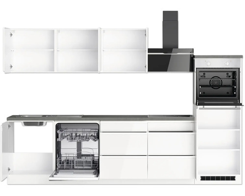 Cuisine blanche complète avec lave-vaisselle, cuisinière, hotte et placards