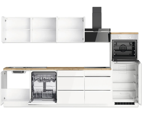 Cuisine moderne avec armoires blanches, lave-vaisselle, four et hotte aspirante