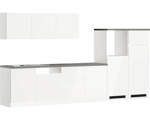 Cuisine linéaire avec éléments hauts, plan de travail et armoires