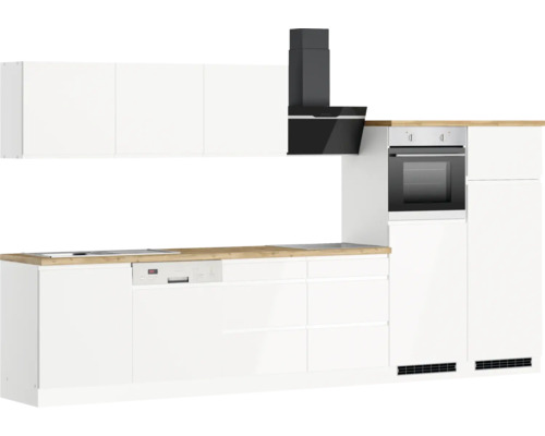 Cuisine moderne avec armoires blanches, plans de travail en bois et hotte noire