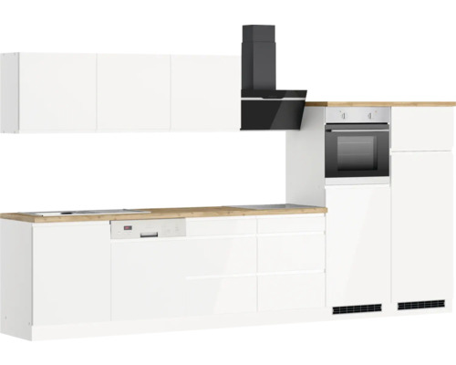 Cuisine avec lave-vaisselle, plaque de cuisson, four et hotte aspirante