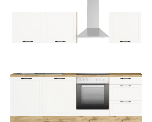 Cuisine équipée avec armoires blanches, hotte aspirante et plan de travail en bois