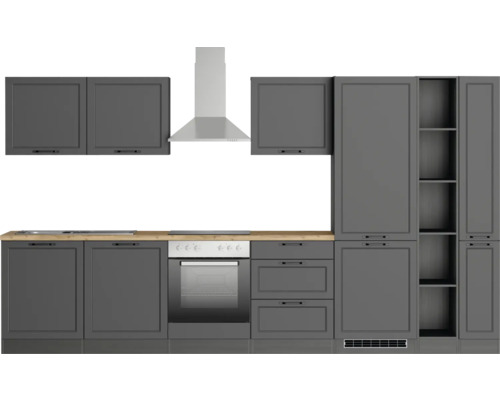 Cuisine grise avec meubles hauts, hotte aspirante et cuisinière intégrée