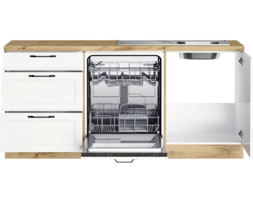 Lave-vaisselle ouvert dans une kitchenette avec évier, tiroirs et armoire