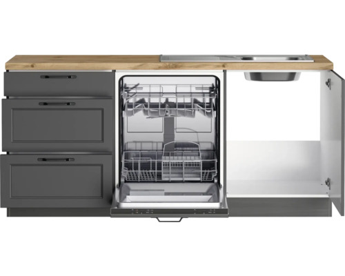Cuisine avec éléments bas gris, plan de travail en bois et lave-vaisselle avec porte ouverte
