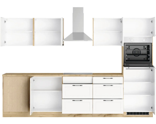 Cuisine équipée avec éléments hauts, hotte aspirante, cuisinière et éléments bas