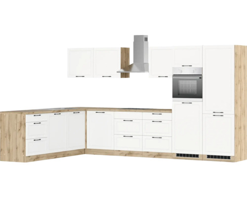 Cuisine complète avec façades blanches, plan de travail aspect bois, hotte aspirante et four