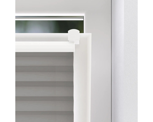 Nahaufnahme einer Fensterjalousie zur Wohnraumgestaltung.