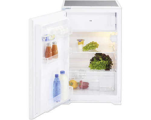 Réfrigérateur blanc ouvert avec divers aliments