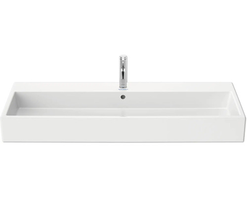 Lavabo en céramique avec robinet