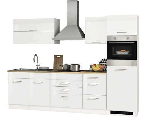 Cuisine complète avec évier, plaque de cuisson, four, hotte aspirante et armoires blanches