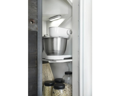 Élément de cuisine avec robot de cuisine, bocaux de conserve et éclairage intérieur