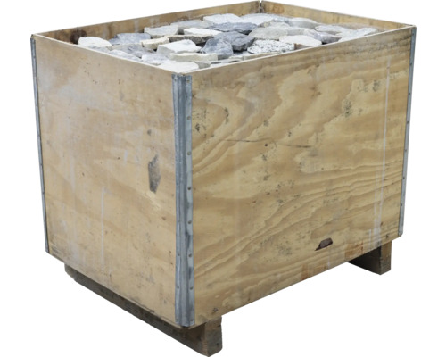 Holzkiste gefüllt mit Natursteinen