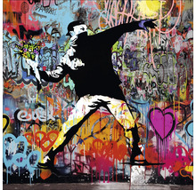 Reproduction d''art Banksy avec fond de graffiti et homme lançant un bouquet de fleurs