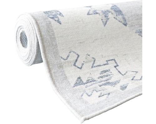 Gerollter Teppich mit Muster