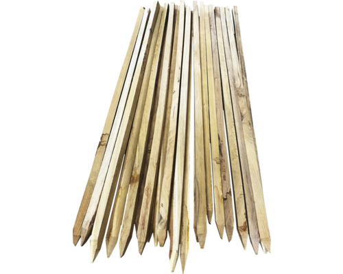 Holzpflöcke mit Spitze im Stapel