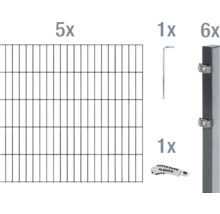 Composants d''un kit de clôture : cinq éléments de clôture, une clé Allen, un couteau de la marque Alberts et six poteaux de clôture