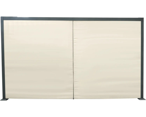 Pergola avec rideau fermé et opaque