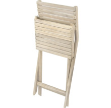 Zusammengeklappter Gartenstuhl aus Holz