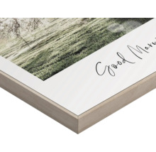 Gerahmtes Bild mit Landschaftsmotiv und dem Schriftzug Guten Morgen