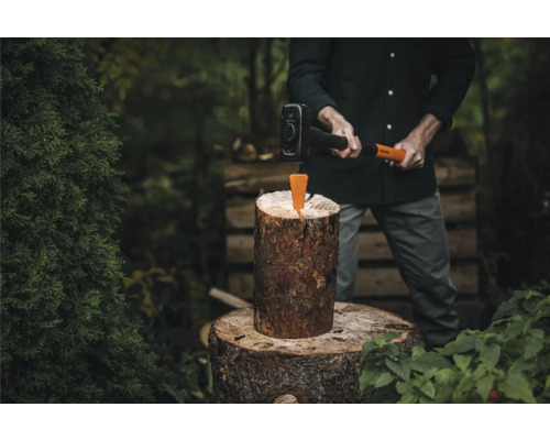 Holzspalter mit Spaltkeil und Fäustel zum Holzspalten