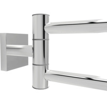 Detailansicht eines schwenkbaren Handtuchwärmers aus Metall